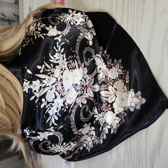 Stunning Head Scarf or Head Wrap TAKE A LOOK! - Picture 7 of 10